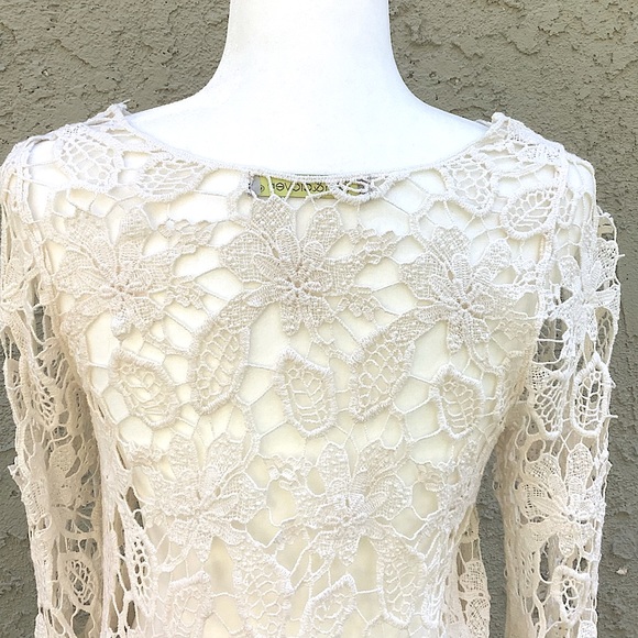 Finn & Clover Open Lace Embroidered Top, Medium - Picture 4 of 7